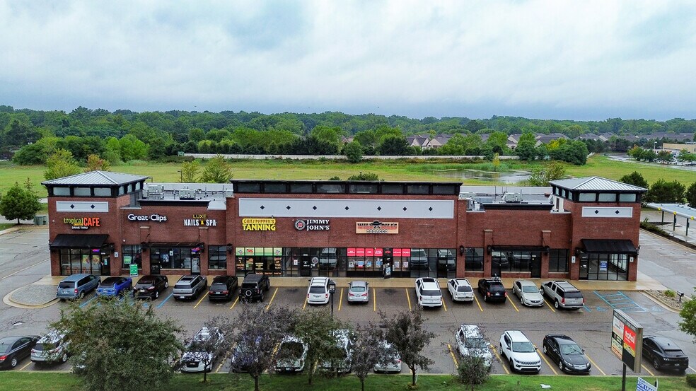 40027-40117 Groesbeck Hwy, Clinton Township, MI à louer - Photo de l’immeuble – Image 2 sur 4