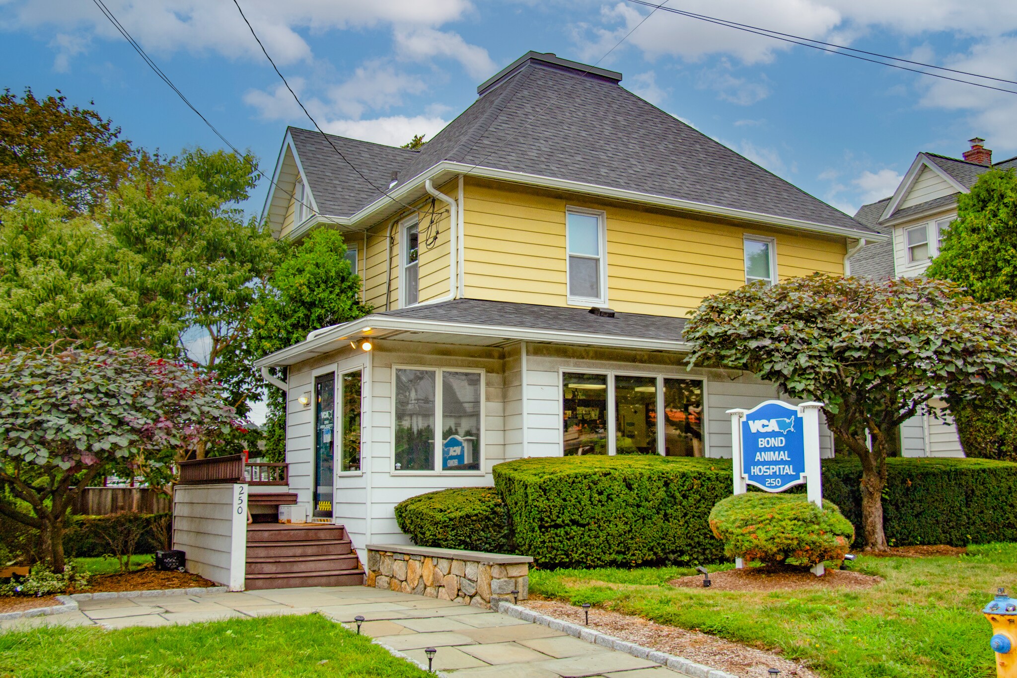 250 Central Ave, White Plains, NY à vendre Photo de l’immeuble– Image 1 sur 4