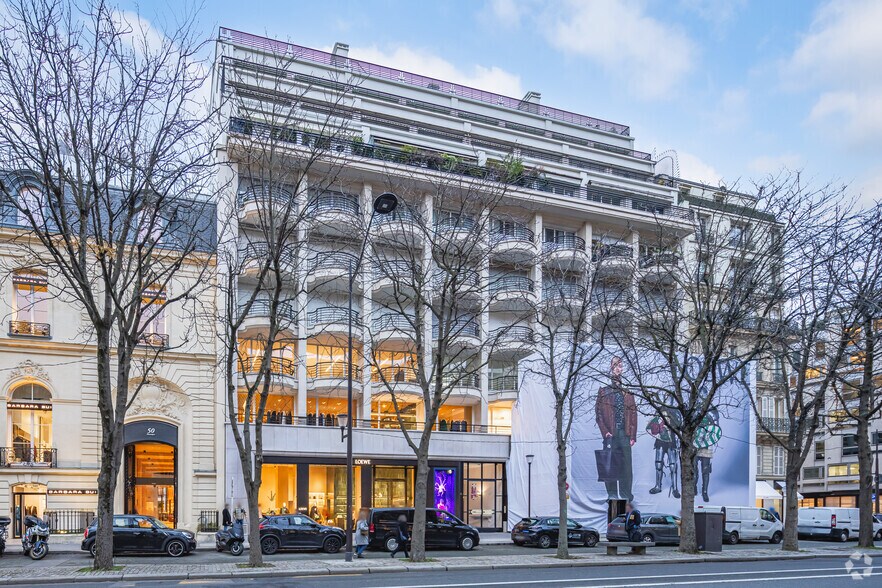 46-48 Avenue Montaigne, Paris à louer - Photo de l’immeuble – Image 2 sur 6