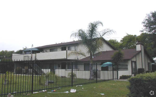 1097 E Richland St, Upland, CA à vendre - Photo principale – Image 1 sur 3