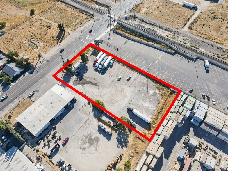 1631 E Louise Ave, Lathrop, CA à louer - Photo de l’immeuble – Image 3 sur 8