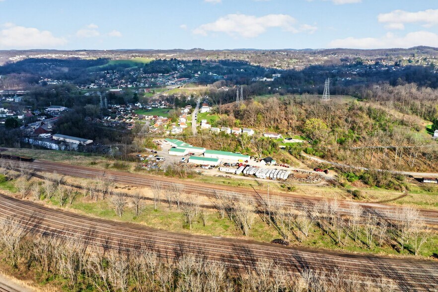 600 Railroad St, Penn Hills, PA à vendre - Photo de l’immeuble – Image 3 sur 18