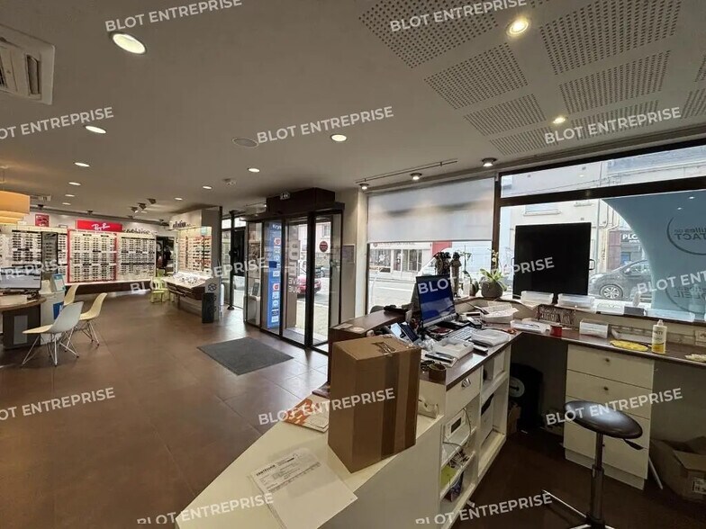 Local commercial dans Lanester à louer - Photo de l’immeuble – Image 1 sur 7