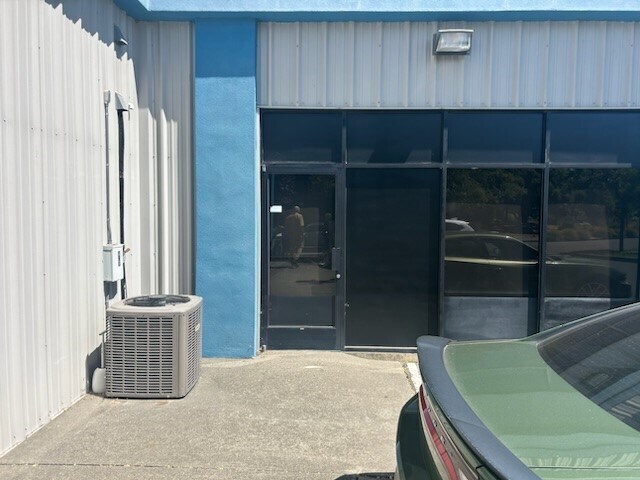 450 Aaron St, Cotati, CA à louer - Photo de l’immeuble – Image 2 sur 8
