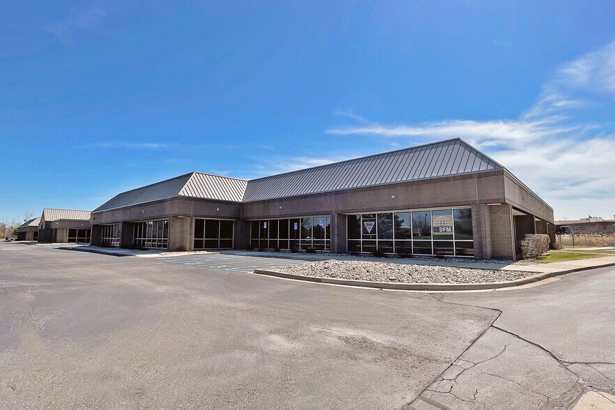 17225 Federal Dr, Allen Park, MI à louer - Photo de l’immeuble – Image 2 sur 7