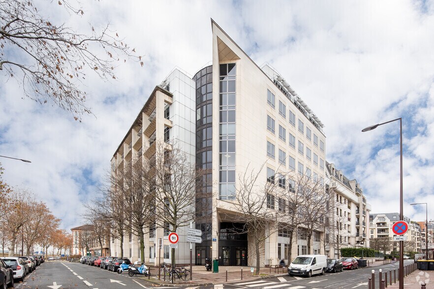 Bureau dans Charenton-le-Pont à louer - Photo de l’immeuble – Image 1 sur 5