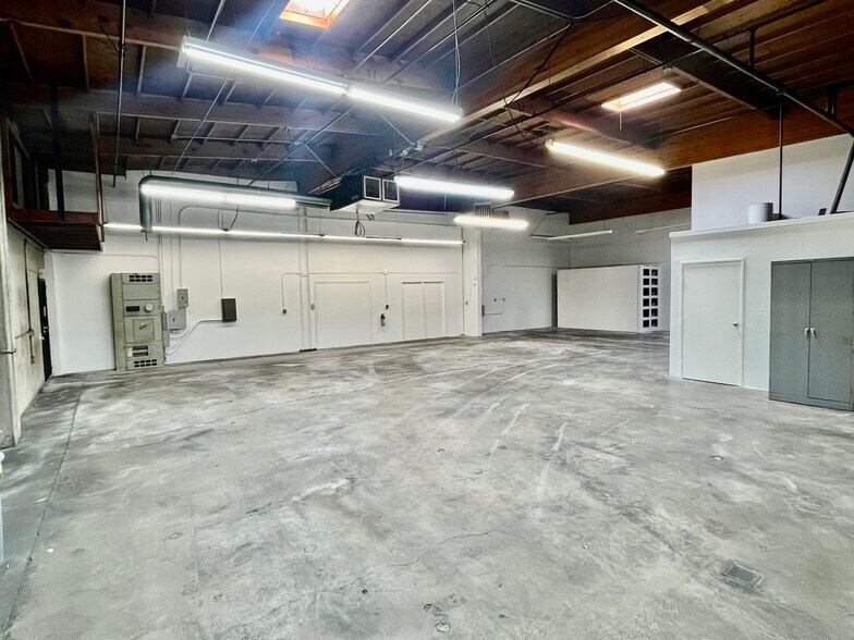 7900-7994 Capwell Dr, Oakland, CA à louer - Photo de l’immeuble – Image 3 sur 8
