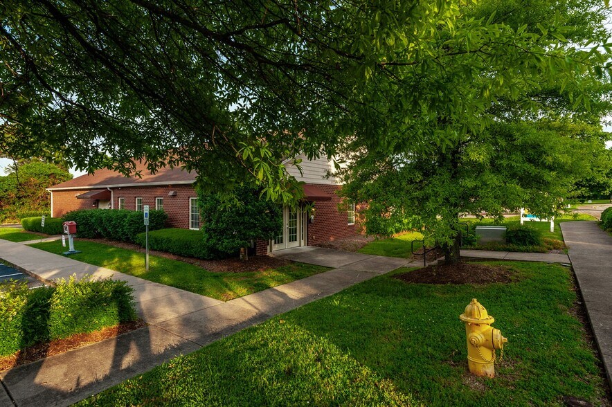 20 Executive Park Dr, Hendersonville, TN à vendre - Photo de l’immeuble – Image 2 sur 54
