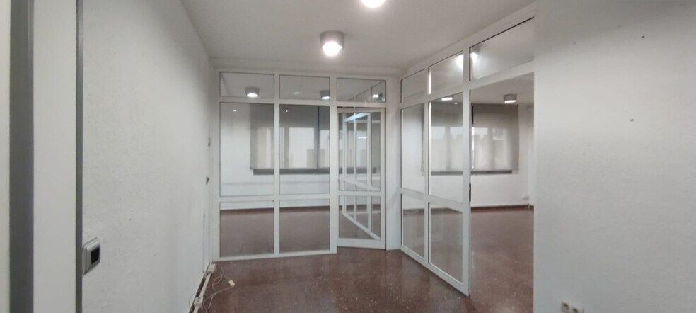 Bureau dans Manresa, Barcelona à louer - Photo de l’immeuble – Image 2 sur 3