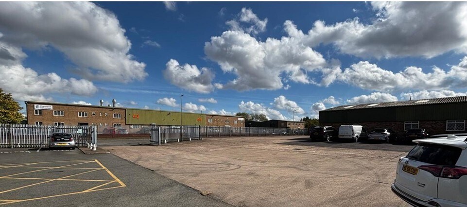 Empire Clos, Aldridge à louer - Photo de l’immeuble – Image 2 sur 5