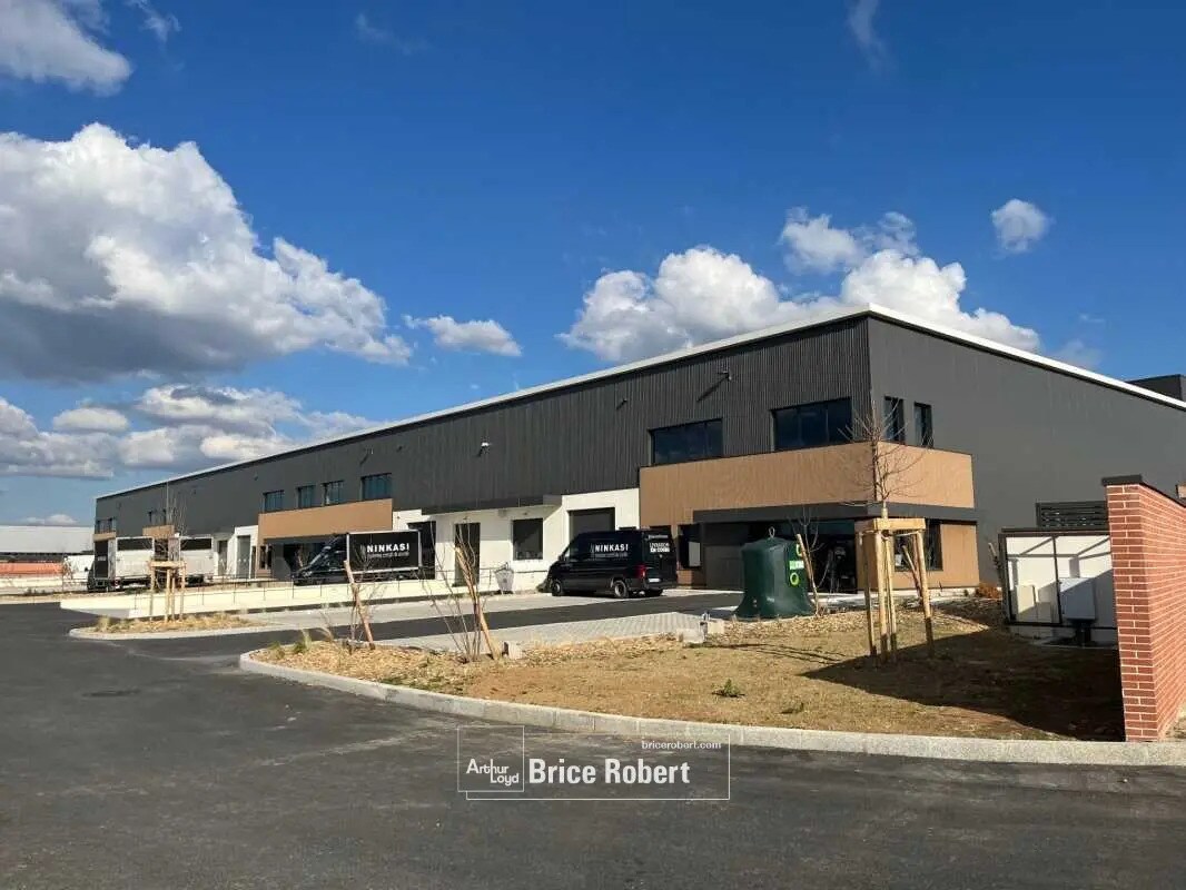 Local d’activités dans Saint-Priest à louer Photo de l’immeuble– Image 1 sur 11