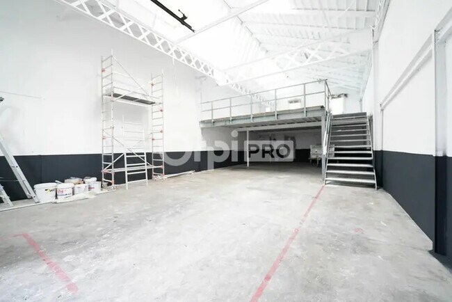 Plus de détails pour 195-199 Avenue Francis De Pressensé, Vénissieux - Bureau, Local d'activités à louer
