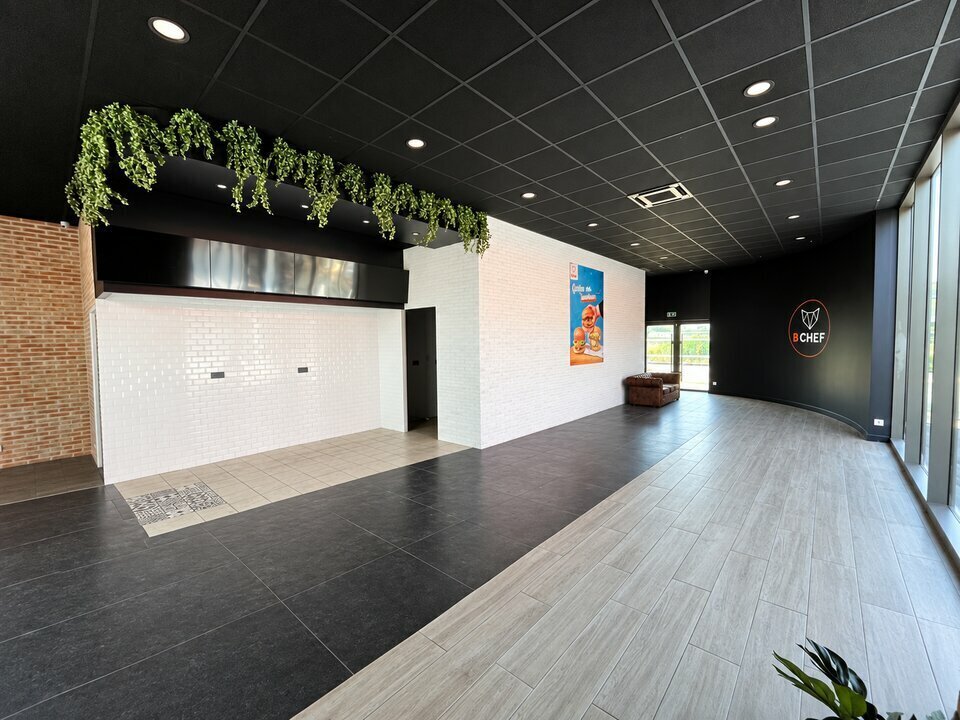 Local commercial dans GONFREVILLE-L'ORCHER à louer Photo intérieure– Image 1 sur 4