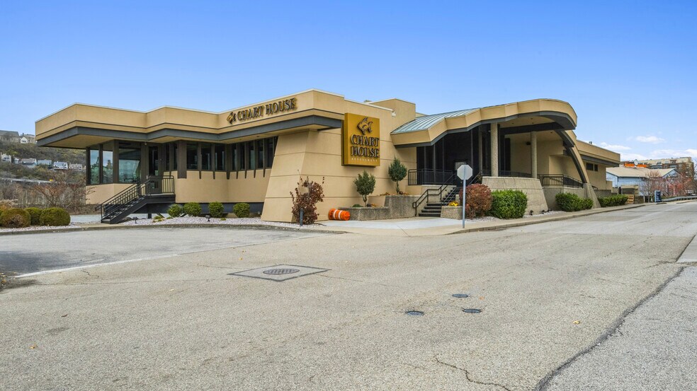 405 Riverboat Row, Newport, KY à vendre - Photo de l’immeuble – Image 2 sur 8