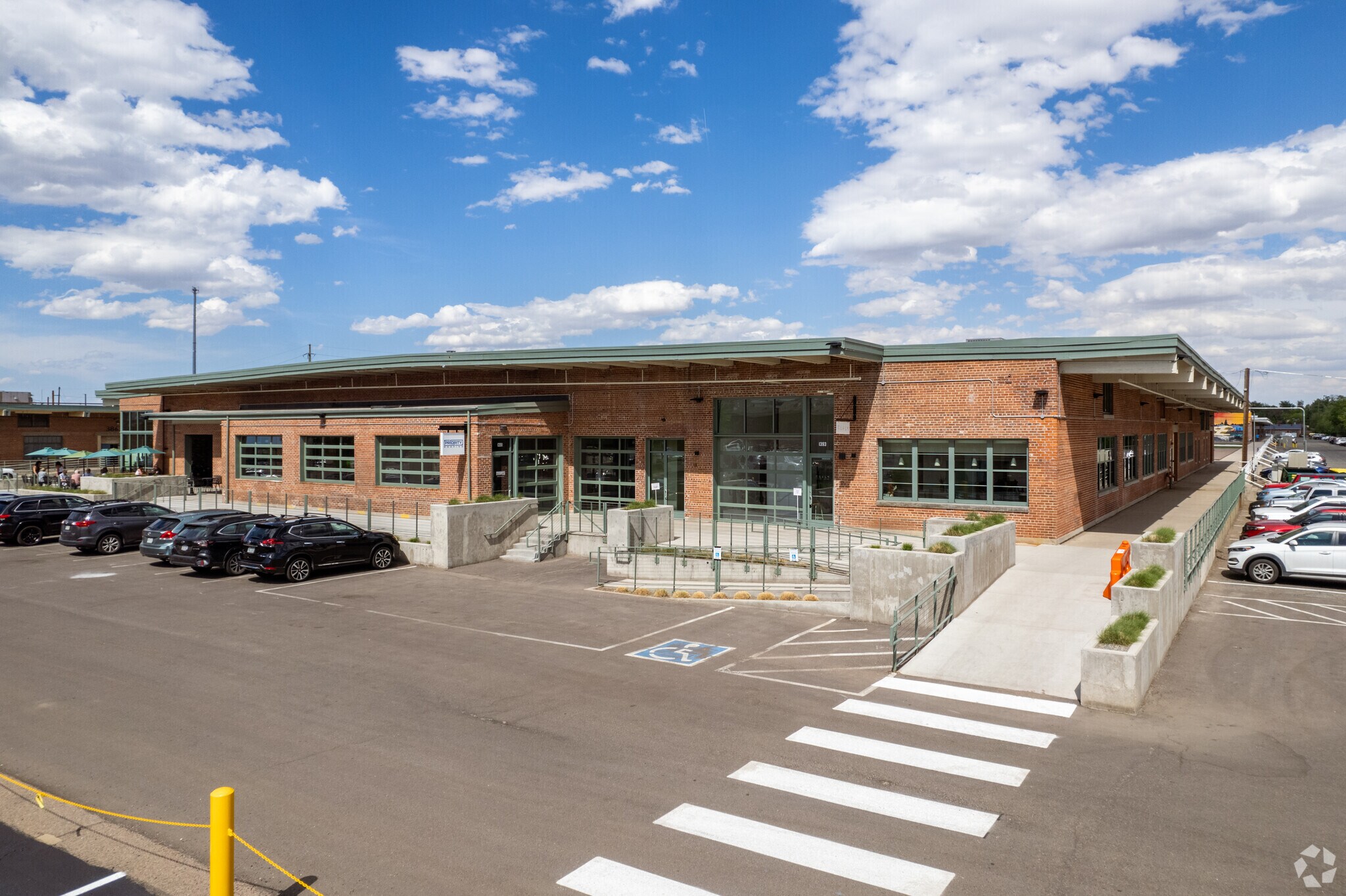 3821-3851 N Steele St, Denver, CO à louer Photo de l’immeuble– Image 1 sur 24