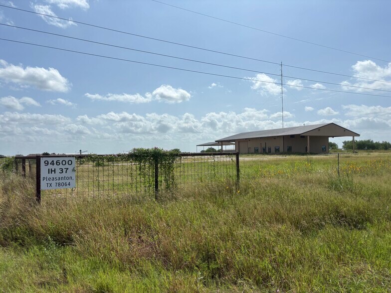94600 I-37, Pleasanton, TX à louer - Photo de l’immeuble – Image 2 sur 19
