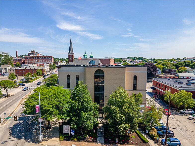 217 Main St, Lewiston, ME à louer - Photo principale – Image 1 sur 19