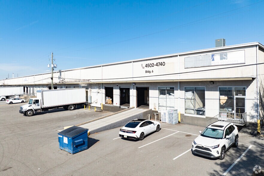 4702-4788 Distribution Dr, Tampa, FL à louer - Photo de l’immeuble – Image 3 sur 10