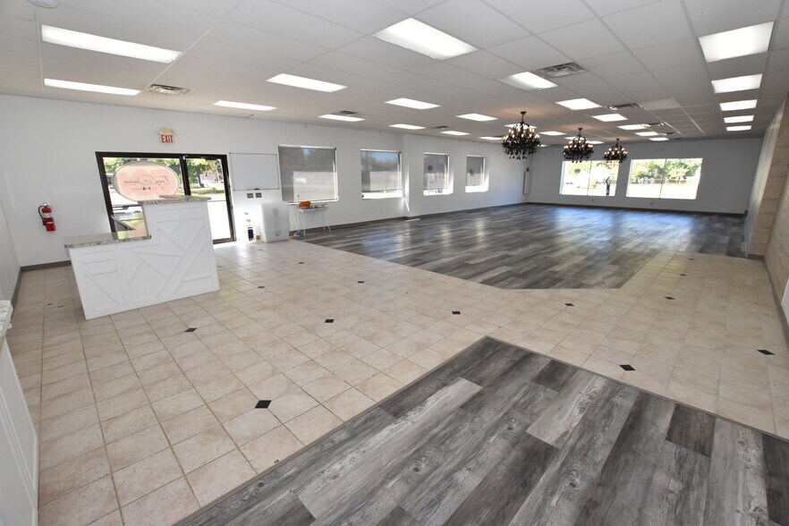 5480-5488 Richfield Rd, Flint, MI à louer - Photo de l’immeuble – Image 2 sur 15