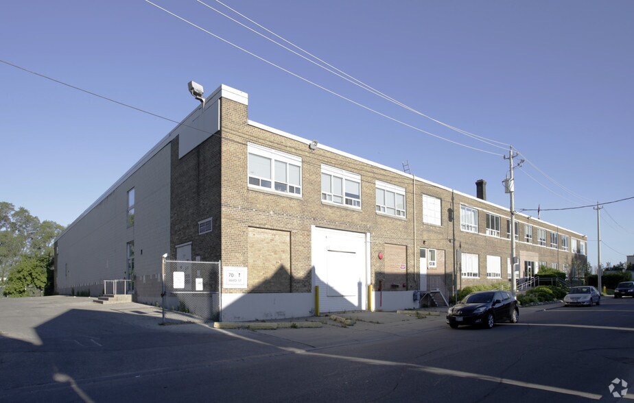 80 Ward St, Toronto, ON à louer - Photo principale – Image 1 sur 3