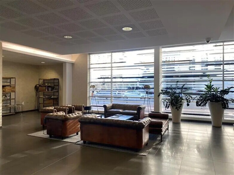 Bureau dans Ivry-sur-Seine à louer - Photo de l’immeuble – Image 2 sur 9