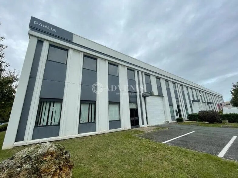 Bureau dans Villebon-sur-Yvette à louer - Photo de l’immeuble – Image 1 sur 12