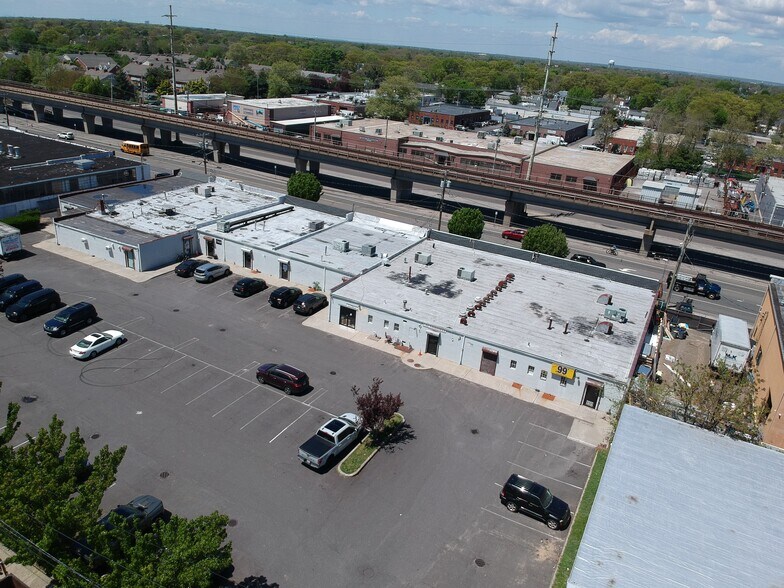 622-640 Oak St, Copiague, NY à vendre - Photo de l’immeuble – Image 3 sur 8