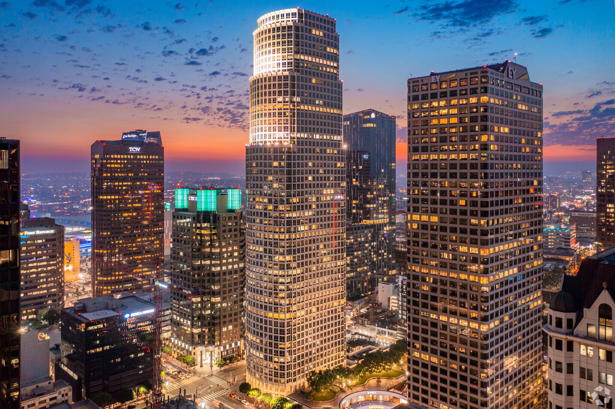 777 S Figueroa St, Los Angeles, CA à louer Photo principale– Image 1 sur 8