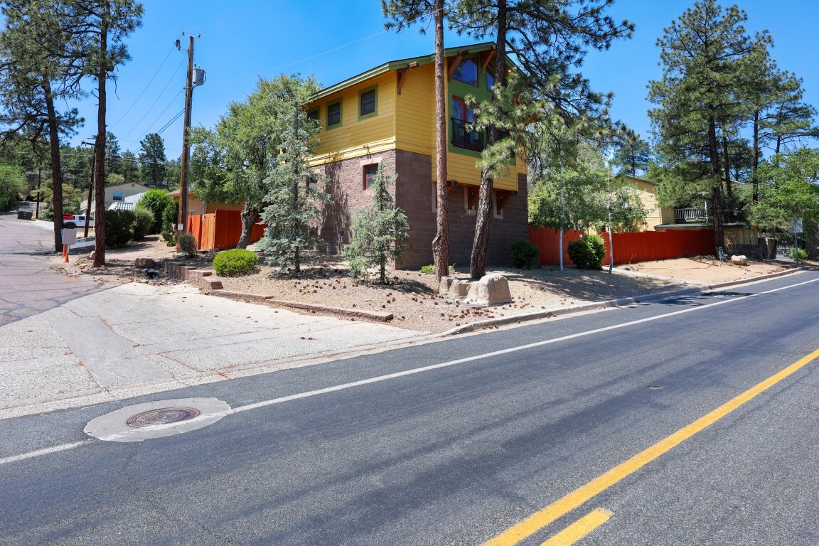 819 W Gurley St, Prescott, AZ à vendre Photo principale– Image 1 sur 52