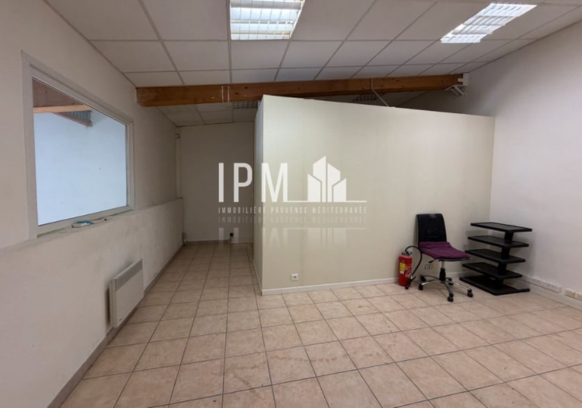 1045 Route Nationale 96, Aubagne à louer - Photo de l’immeuble – Image 3 sur 4