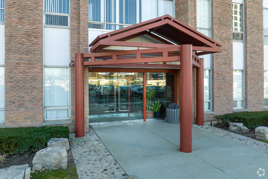 150 Consumers Rd, Toronto, ON à louer - Photo de l’immeuble – Image 3 sur 5