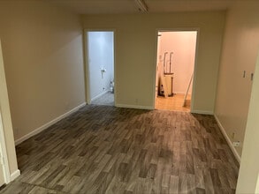 196 E Plaza Dr, Mooresville, NC à louer Photo intérieure– Image 2 sur 4