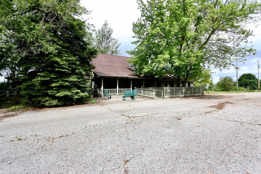 215 IN-120, Fremont, IN à vendre - Photo de l’immeuble – Image 3 sur 12