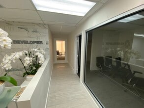 301 Almeria Ave, Coral Gables, FL à louer Photo intérieure– Image 2 sur 16