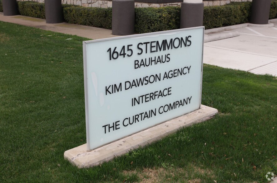 1645 N Stemmons Fwy, Dallas, TX à louer - Photo de l’immeuble – Image 2 sur 4