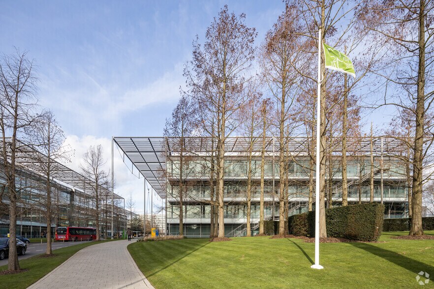 566 Chiswick High Rd, Londres à louer - Photo de l’immeuble – Image 3 sur 3