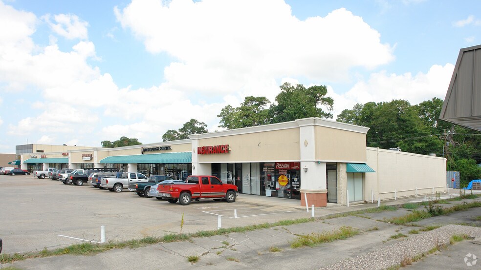 902-932 W Dallas St, Conroe, TX à louer - Photo de l’immeuble – Image 3 sur 16