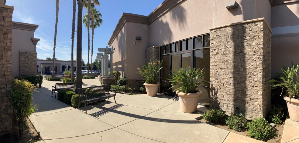 1010 Calloway Dr, Bakersfield, CA à louer - Photo de l’immeuble – Image 2 sur 6