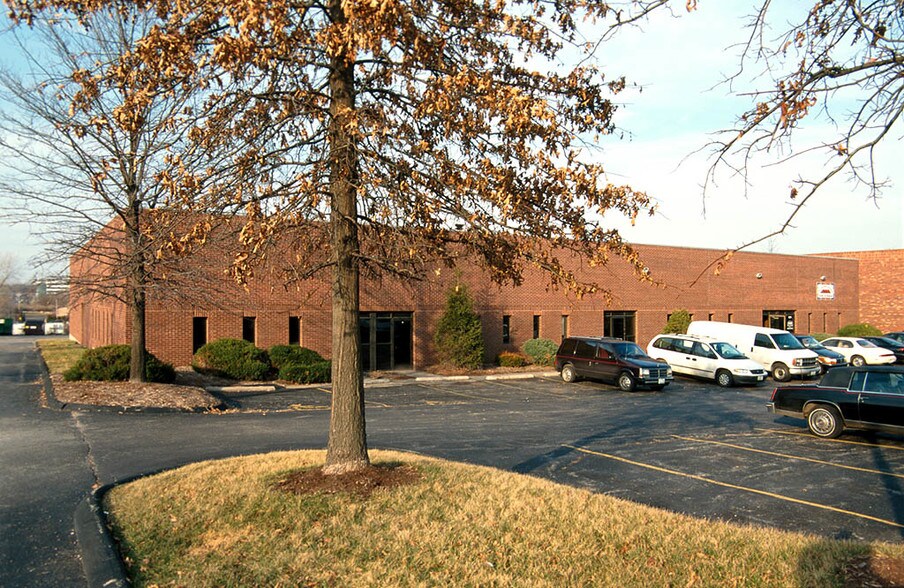 9245 Dielman Industrial Dr, Olivette, MO à vendre - Photo de l’immeuble – Image 2 sur 4