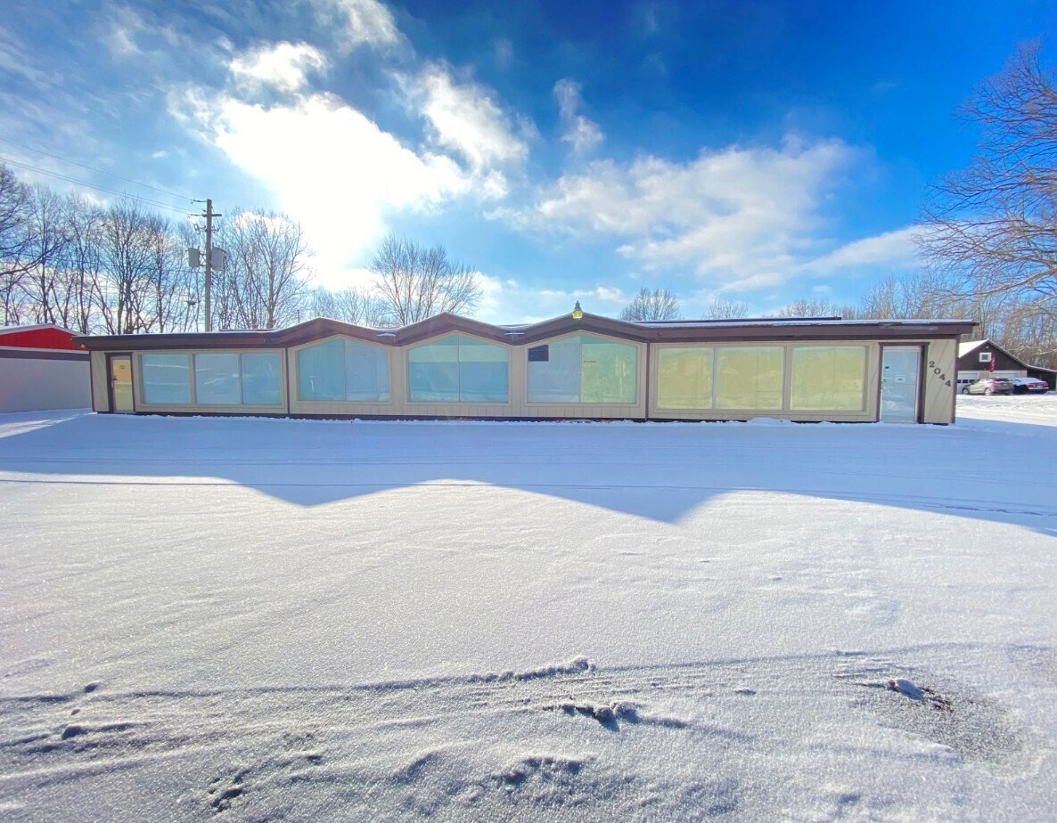 2044 Wadsworth Rd, Norton, OH à louer Photo principale– Image 1 sur 9