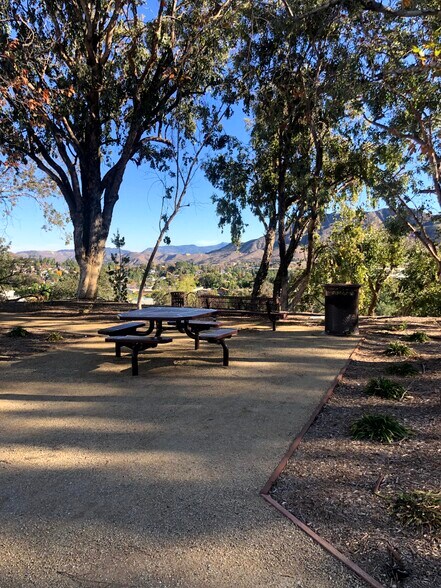 5700 Corsa Ave, Westlake Village, CA à louer - Photo de l’immeuble – Image 2 sur 8