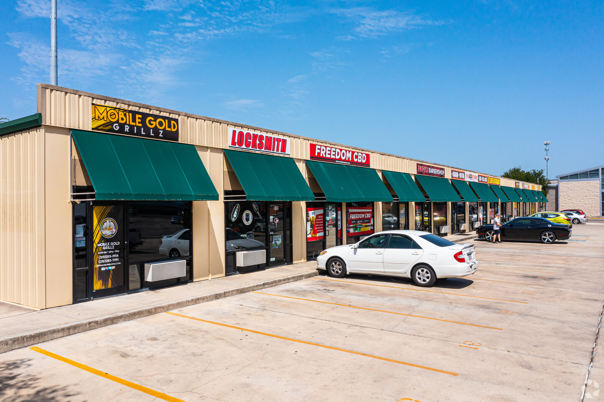 8034 Culebra Rd, San Antonio, TX à louer Photo principale– Image 1 sur 16