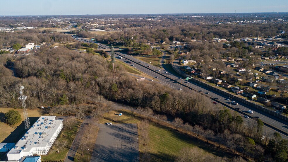 1502 Carrier Dr, Charlotte, NC à vendre - Photo de l’immeuble – Image 3 sur 5