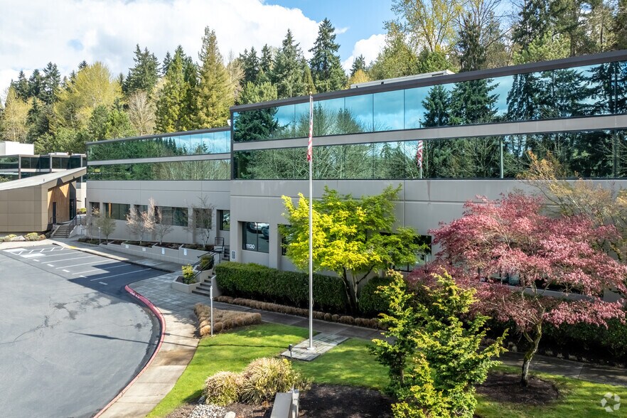 11130 NE 33rd Pl, Bellevue, WA à louer - Photo de l’immeuble – Image 2 sur 5