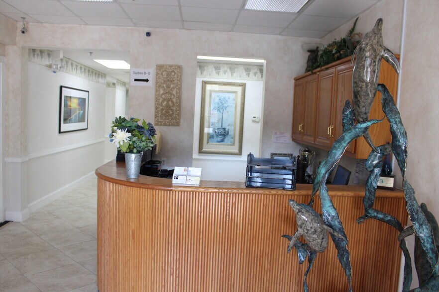 110 Athens St, Tarpon Springs, FL à vendre - Photo intérieure – Image 2 sur 14