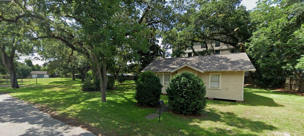 1860 Atwood Dr, Pensacola, FL à vendre - Photo de l’immeuble – Image 2 sur 8
