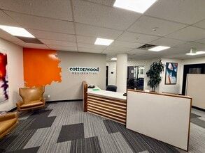 1245 E Brickyard Rd, Salt Lake City, UT à louer Photo intérieure– Image 1 sur 2