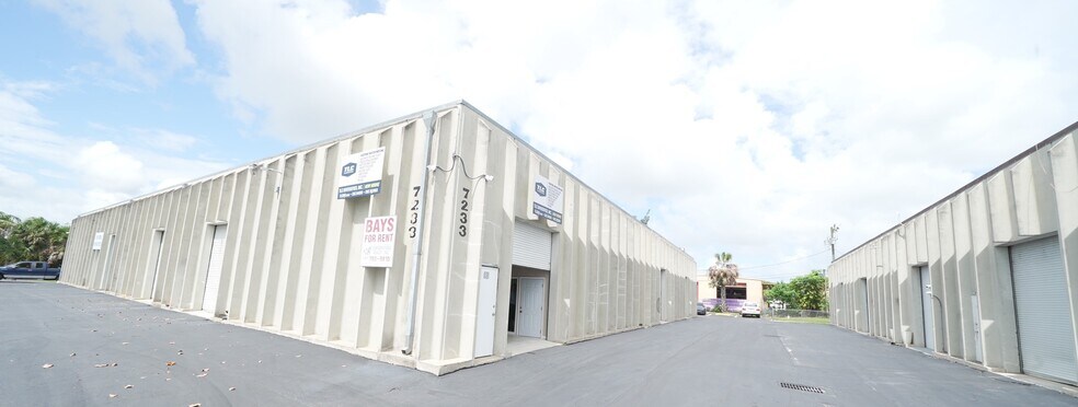7233 Southern Blvd, West Palm Beach, FL à louer - Photo de l’immeuble – Image 1 sur 2