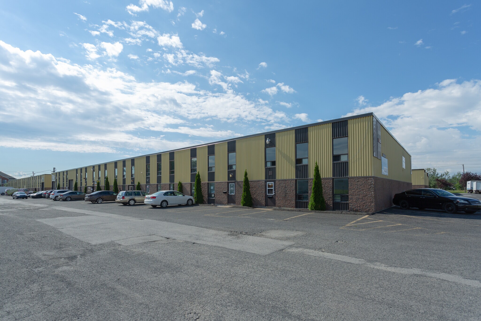 4500 Boul Kimber, Longueuil, QC à louer Photo principale– Image 1 sur 4