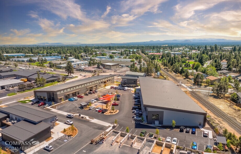 575 SE 9th St, Bend, OR à louer - Photo de l’immeuble – Image 2 sur 24
